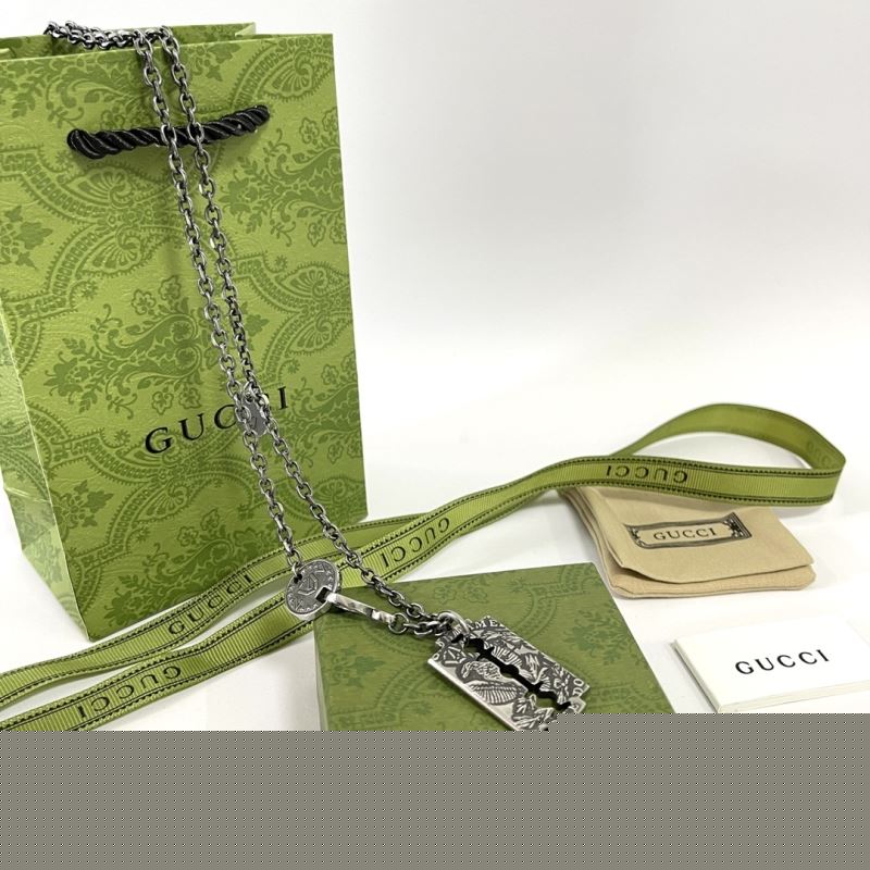 G*u*i necklaces